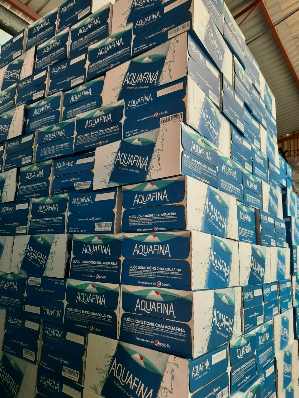Thùng Nước Suối Aquafina